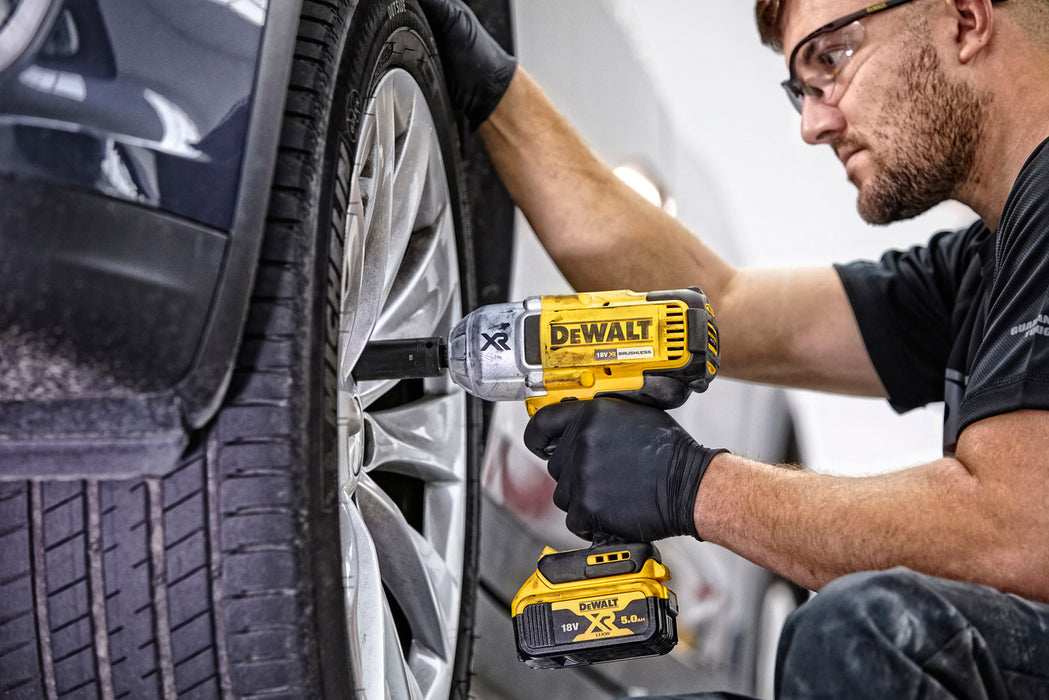 Dewalt DCF900P2T 1/2" Brushless Impact Wrench 2 X 5.0ah Batt